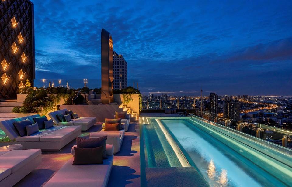 By night the hotel’s 34th floor, featuring a pool bar, transparent infinity pool, and rooftop terrace dotted with outdoor lounges, sunbeds and a compelling contemporary interpretation of Bangkok’s Brahman structure The Giant Swing, all become an upper-floor extension of 33rd floor LUZ Bangkok Tapas Bar.