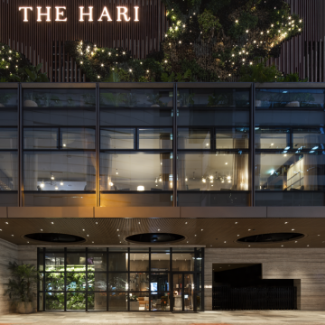 Reaching 30 storeys on lively Lockhart Road, in the heart of Wan Chai, the elegant hotel has joined forces with licensed guide and travel content creator @explore_hongkong to roll out the private ‘Best of Wan Chai at Night Tour – Explore Hong Kong like a Local’.