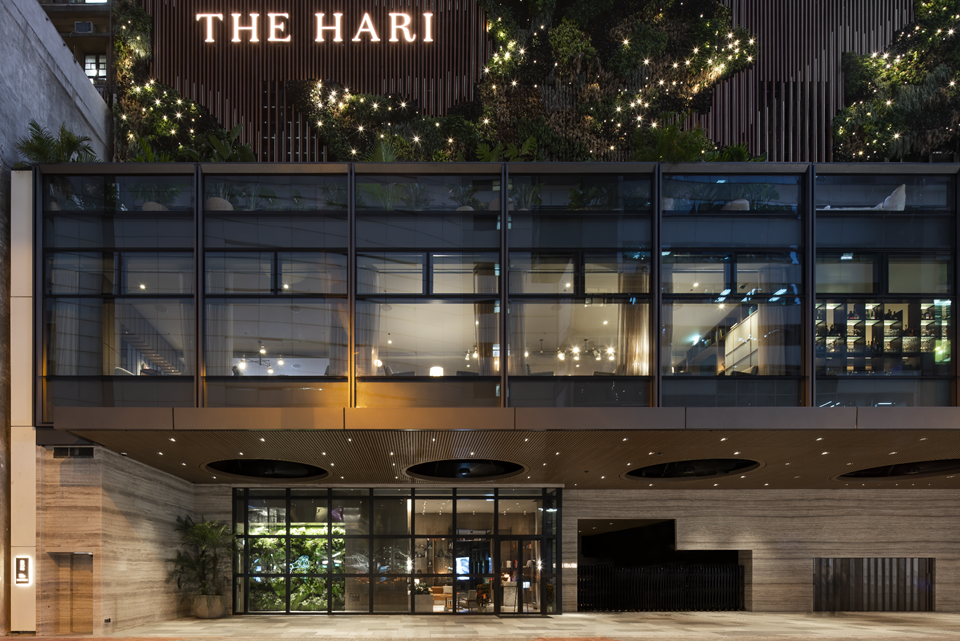 Reaching 30 storeys on lively Lockhart Road, in the heart of Wan Chai, the elegant hotel has joined forces with licensed guide and travel content creator @explore_hongkong to roll out the private ‘Best of Wan Chai at Night Tour – Explore Hong Kong like a Local’.