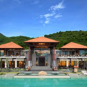 Stay and play guests can up the luxury ante at Banyan Tree Lang Co