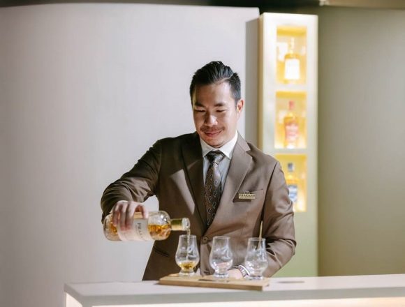 Suriyaphan, Prakaan Whisky’s brand ambassador, the founder of Tale of the Spirits bar academy and books, and a bar owner and bar manager, will craft four different cocktails.